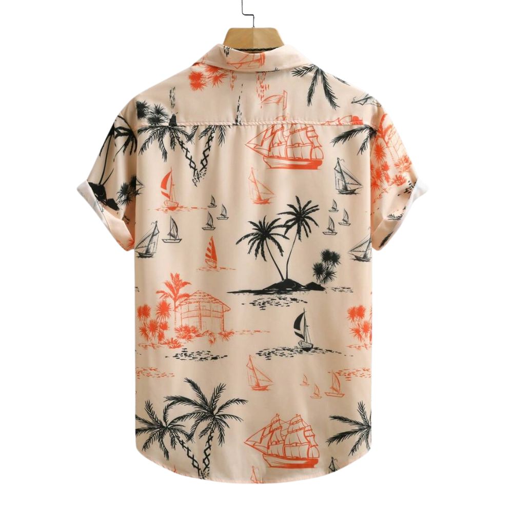 Camisa masculina Vinser Jeribá bege com estampa de barcos e coqueiros em preto e laranja vista de costas.