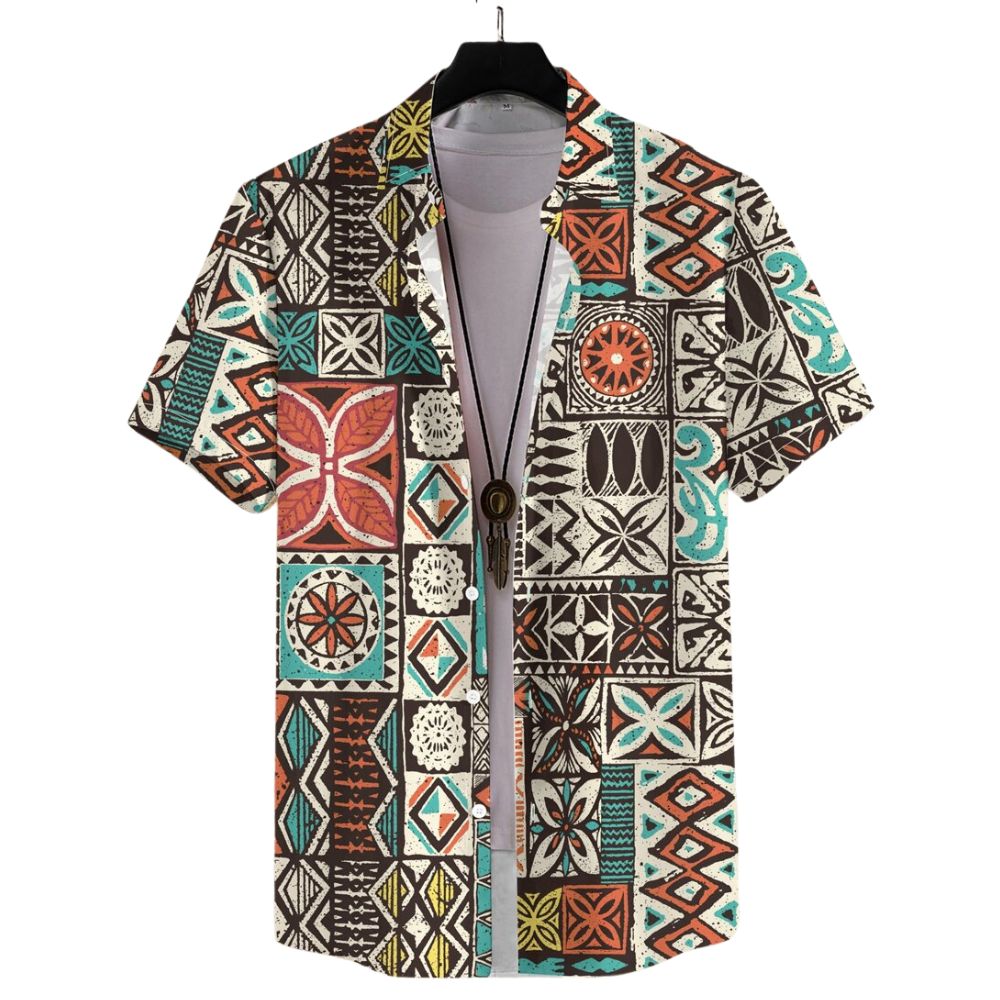 Vista frontal da Camisa Vinser Algarve com estampa geométrica em estilo mosaico nas cores turquesa, terracota, bege, preto e branco, modelagem de manga curta, gola tradicional e caimento leve para um visual casual sofisticado.