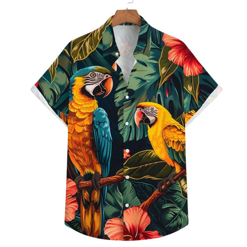 Camisa masculina Vinser Alter do Chão com estampa tropical de araras, folhagens e flores.