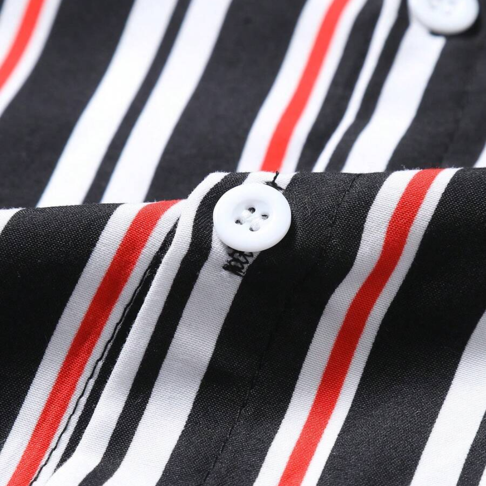 Detalhe do botão da Camisa Vinser Aracaju listrada preta, branca e vermelha