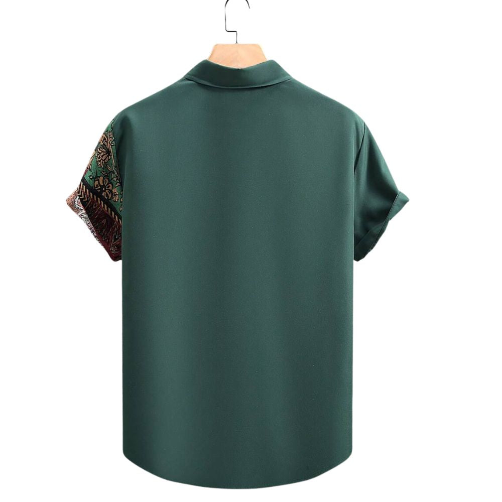 Camisa masculina Vinser Armação verde-escura vista de costas, com design liso e gola tradicional.