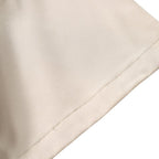 Detalhe da manga da Camisa Vinser Atacama, destacando o acabamento dobrado, as costuras reforçadas e o tecido leve na cor bege claro, proporcionando conforto e um visual elegante.