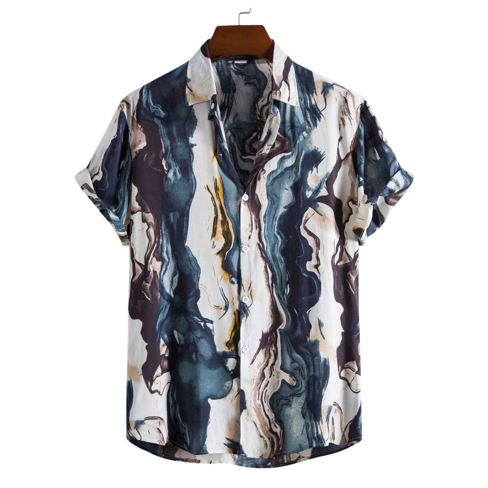 Vista frontal da Camisa Vinser Azul Atlântico, com estampa abstrata inspirada nas ondas do mar em tons de azul, branco, cinza e dourado, modelagem de manga curta e caimento leve.