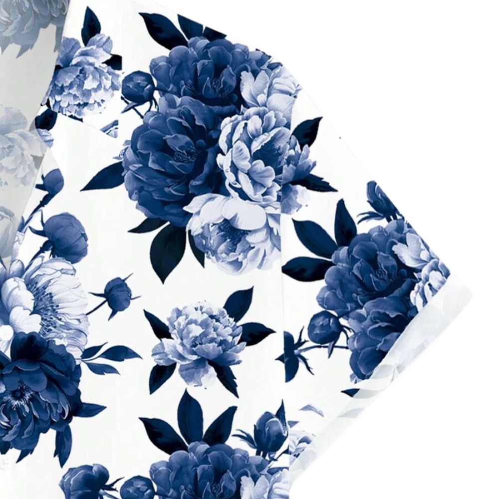 Close da gola e da manga da Camisa Vinser Azul Imperial, destacando a estampa floral em tons de azul, o tecido leve e o acabamento premium.