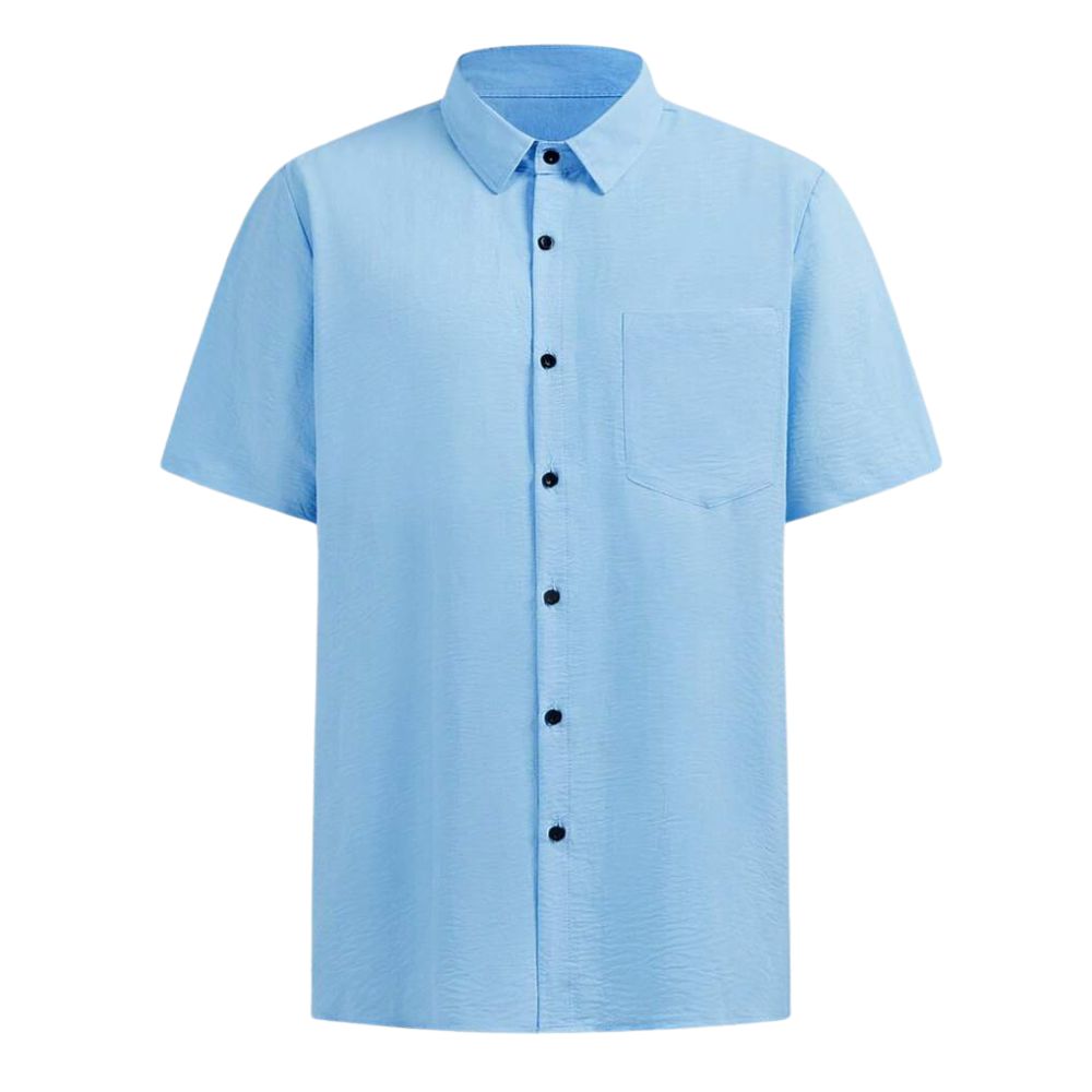 Vista frontal da Camisa Vinser Azur na cor azul-claro, manga curta, bolso frontal, tecido leve, caimento confortável e acabamento refinado para um visual casual elegante.