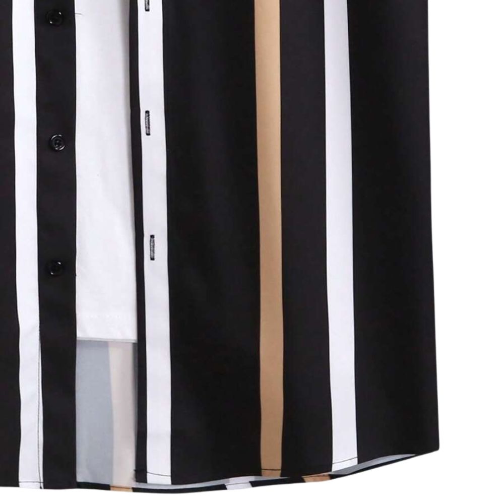 Detalhe da Camisa Vinser Brasília preta com listras verticais brancas e douradas