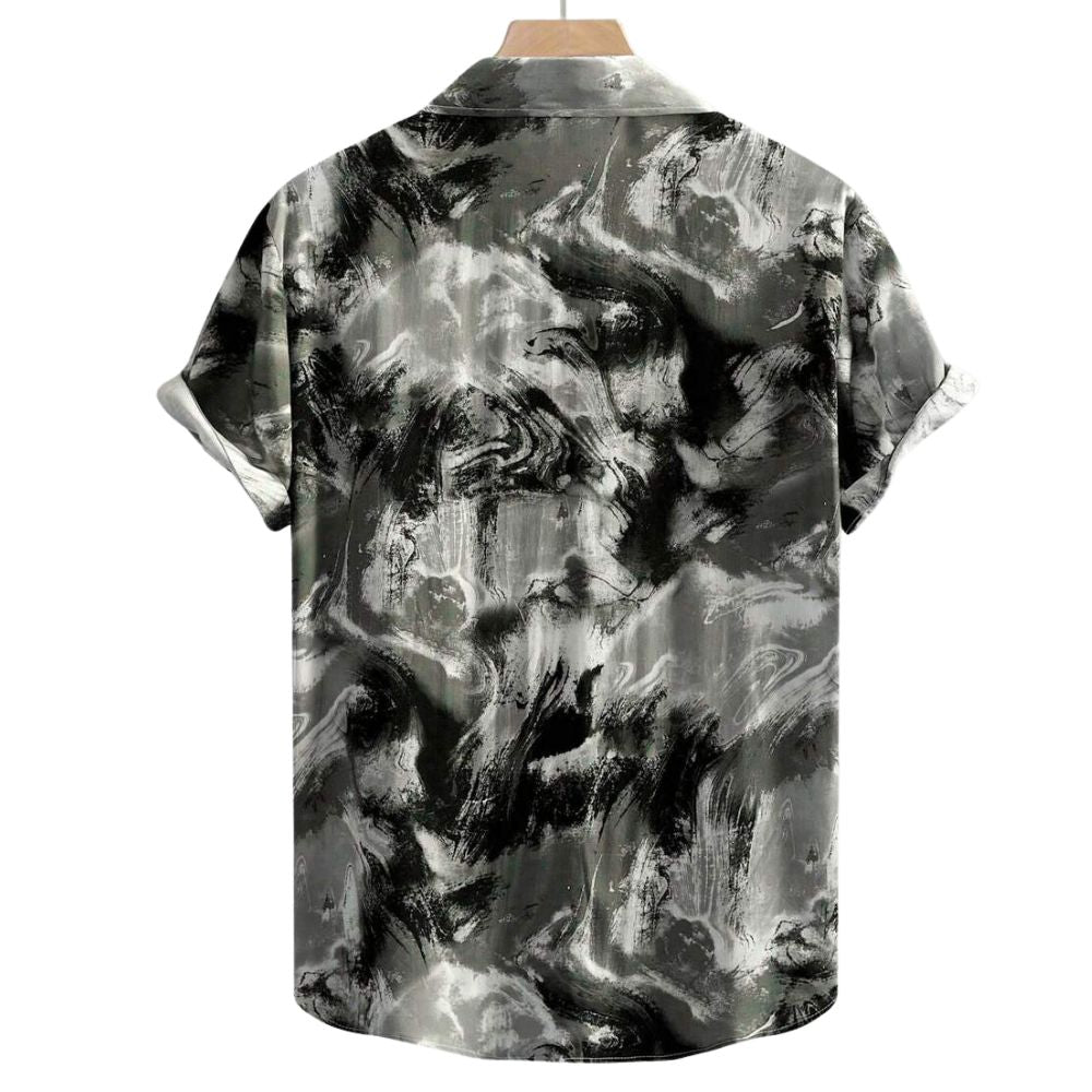 Vista traseira da Camisa Vinser Brisa Costeira com estampa abstrata em tons de preto, cinza e branco, destacando a continuidade da padronagem nas costas.