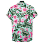 Vista traseira da Camisa Vinser Brisa Rosa masculina, de manga curta, com estampa floral tropical em tons de rosa, verde e branco sobre fundo verde-claro.