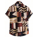 Camisa masculina Vinser Búzios de manga curta com estampa geométrica abstrata em tons terrosos, vinho, bege e preto, vista traseira.