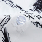 Detalhe do botão e do acabamento da camisa masculina Vinser Campeche com estampa náutica