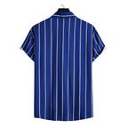 Costas da Camisa Vinser Capri masculina azul com listras verticais brancas e manga curta