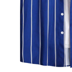Detalhe da Camisa Vinser Capri masculina azul com listras verticais brancas e botões