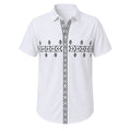 Camisa masculina Vinser Comporta branca com detalhes geométricos pretos no peito, gola e fechamento frontal.