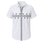 Camisa masculina Vinser Comporta branca com detalhes geométricos pretos no peito, gola e fechamento frontal.