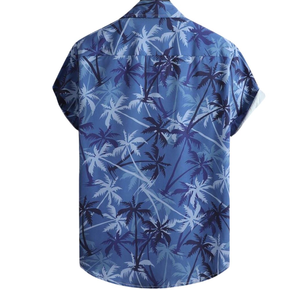 Vista traseira da Camisa Vinser Costa Azul, com estampa tropical de coqueiros em tons de azul, destacando o caimento, a modelagem de manga curta e o acabamento premium da peça.