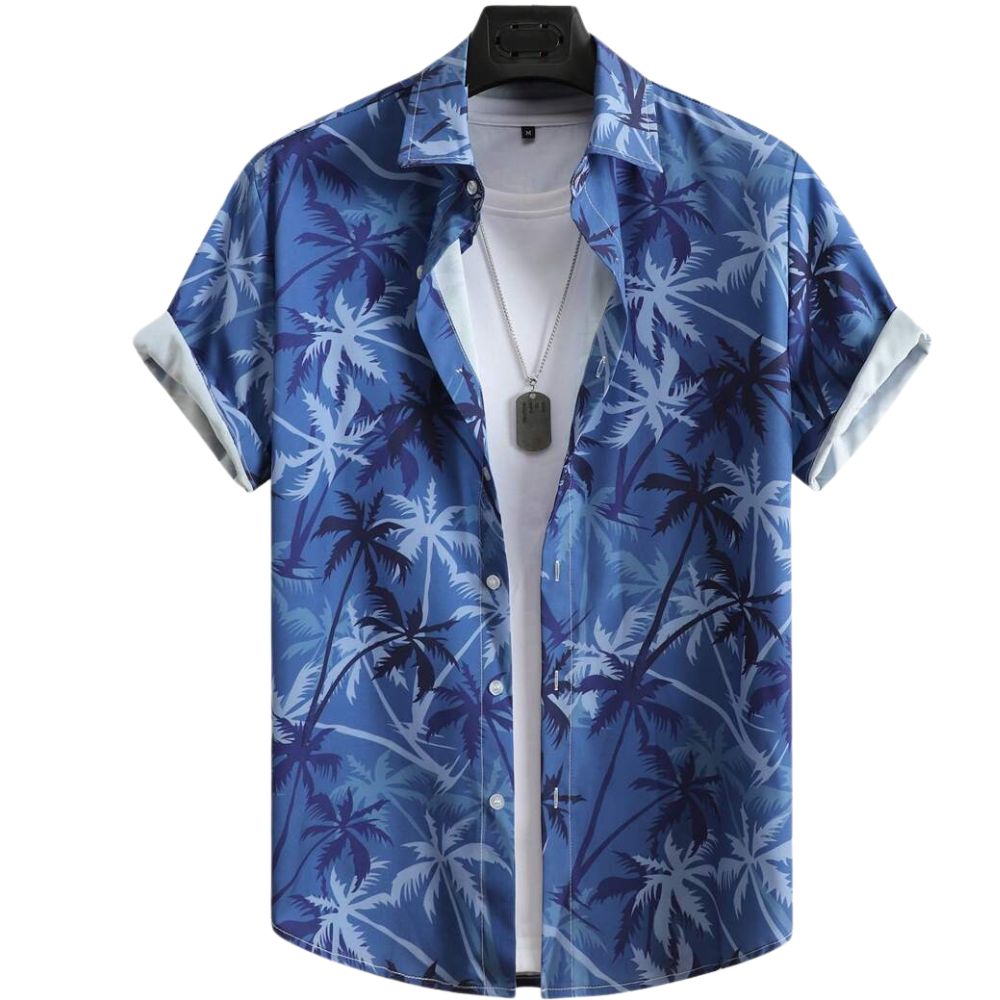 Vista frontal da Camisa Vinser Costa Azul, com estampa tropical de coqueiros em tons de azul, modelagem de manga curta e tecido leve para um visual elegante e descontraído.