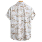 Vista traseira da Camisa Vinser Costa, com estampa tropical em tons de branco e bege, manga curta e caimento leve para um visual elegante e descontraído.