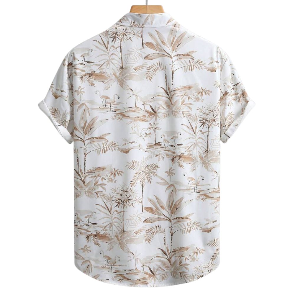 Vista traseira da Camisa Vinser Costa, com estampa tropical em tons de branco e bege, manga curta e caimento leve para um visual elegante e descontraído.