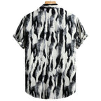 Vista traseira da Camisa Vinser Costa Noturna, com estampa abstrata em preto, branco e cinza inspirada no movimento das ondas, modelagem de manga curta e tecido leve para uso casual.