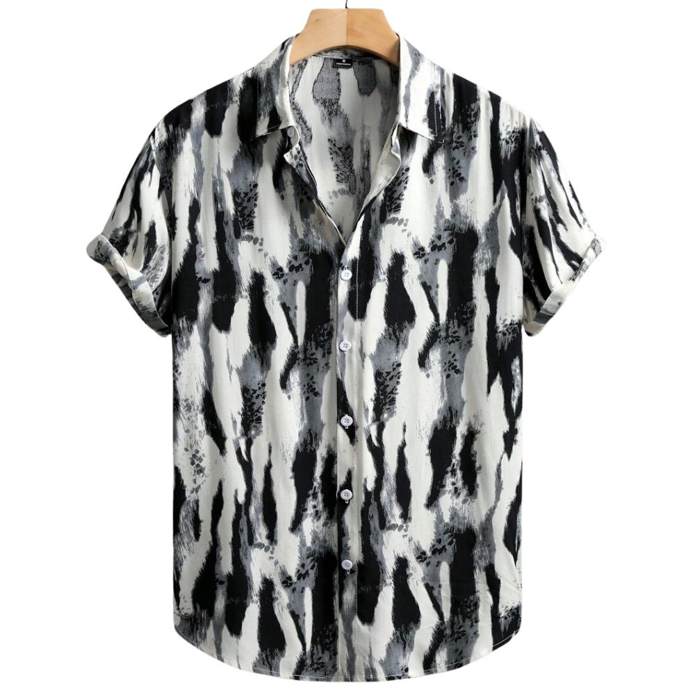 Vista frontal da Camisa Vinser Costa Noturna, com estampa abstrata em preto, branco e cinza inspirada no movimento das ondas, modelagem de manga curta e tecido leve para uso casual.