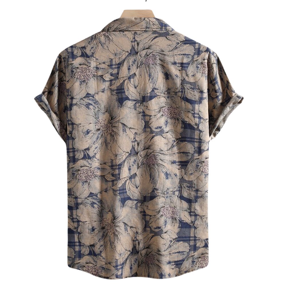 Vista traseira da Camisa Vinser Costa Serena, com estampa floral em tons de bege, marrom e azul, manga curta e caimento leve para um visual sofisticado e casual.