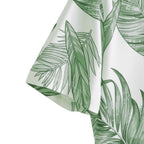 Detalhe da manga da Camisa Vinser Costa Verde, destacando a costura precisa, acabamento refinado e estampa tropical de folhas verdes.