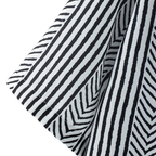Detalhe do tecido da Camisa Vinser Ébano Linear com estampa geométrica listrada em preto e branco