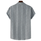 Camisa Vinser Ébano Linear vista de costas com estampa geométrica listrada em preto e branco