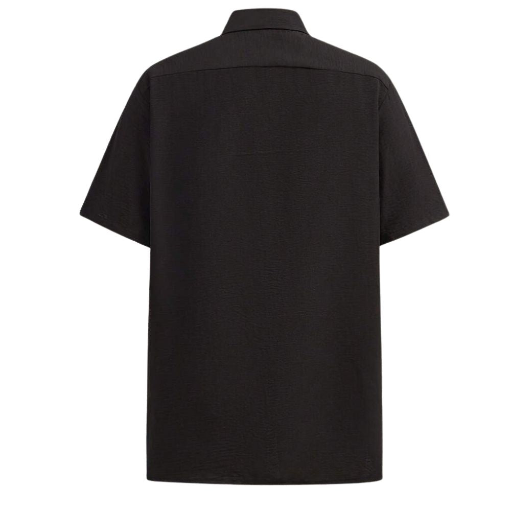 Vista traseira da Camisa Vinser Eclipse na cor preta, com modelagem de manga curta, caimento leve, tecido texturizado e acabamento refinado, ideal para um visual casual sofisticado.