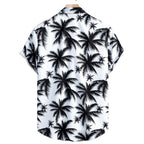 Costas da camisa masculina Vinser Espelho branca com estampa de coqueiros pretos, manga curta e acabamento premium