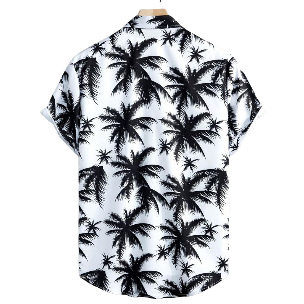 Costas da camisa masculina Vinser Espelho branca com estampa de coqueiros pretos, manga curta e acabamento premium