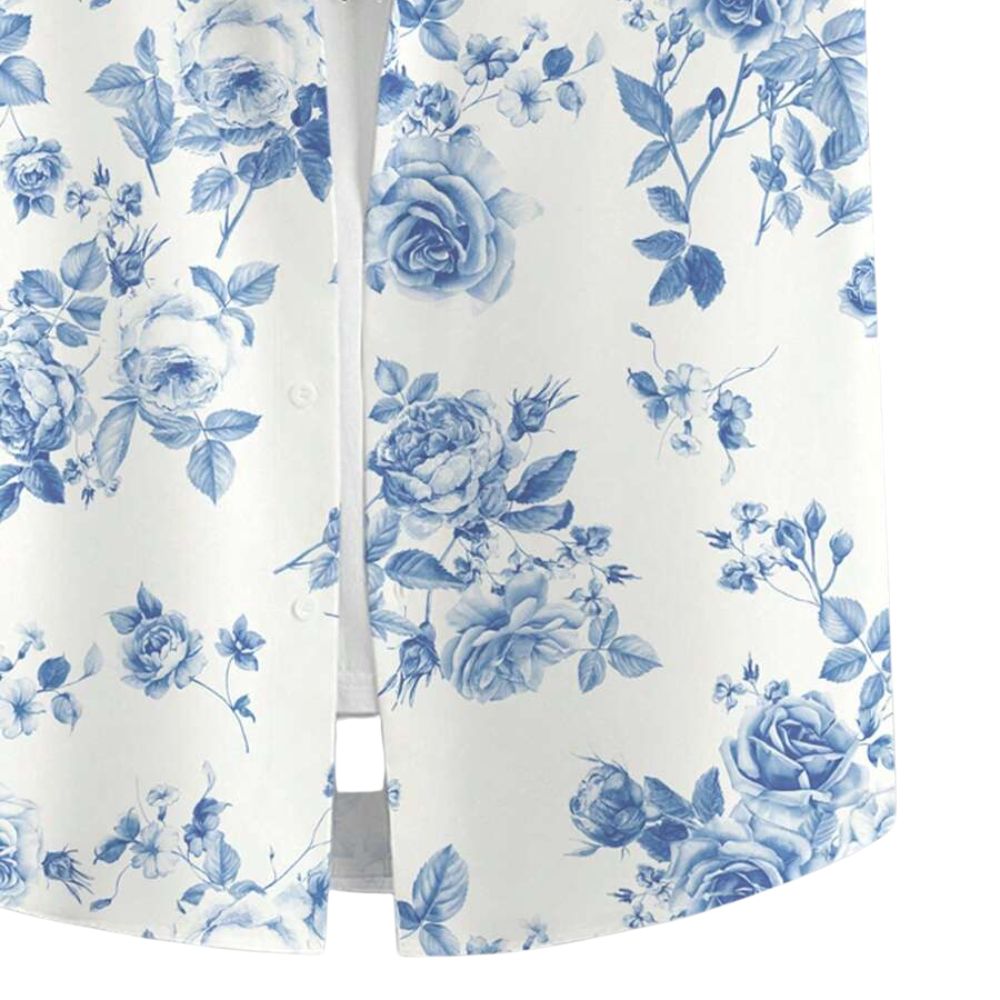 Detalhe da camisa masculina Vinser branca com estampa floral azul, destacando as flores, o tecido leve e o acabamento da parte frontal da peça.