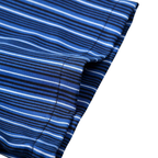 Detalhe da manga da Camisa Vinser Fortaleza azul com estampa de listras verticais