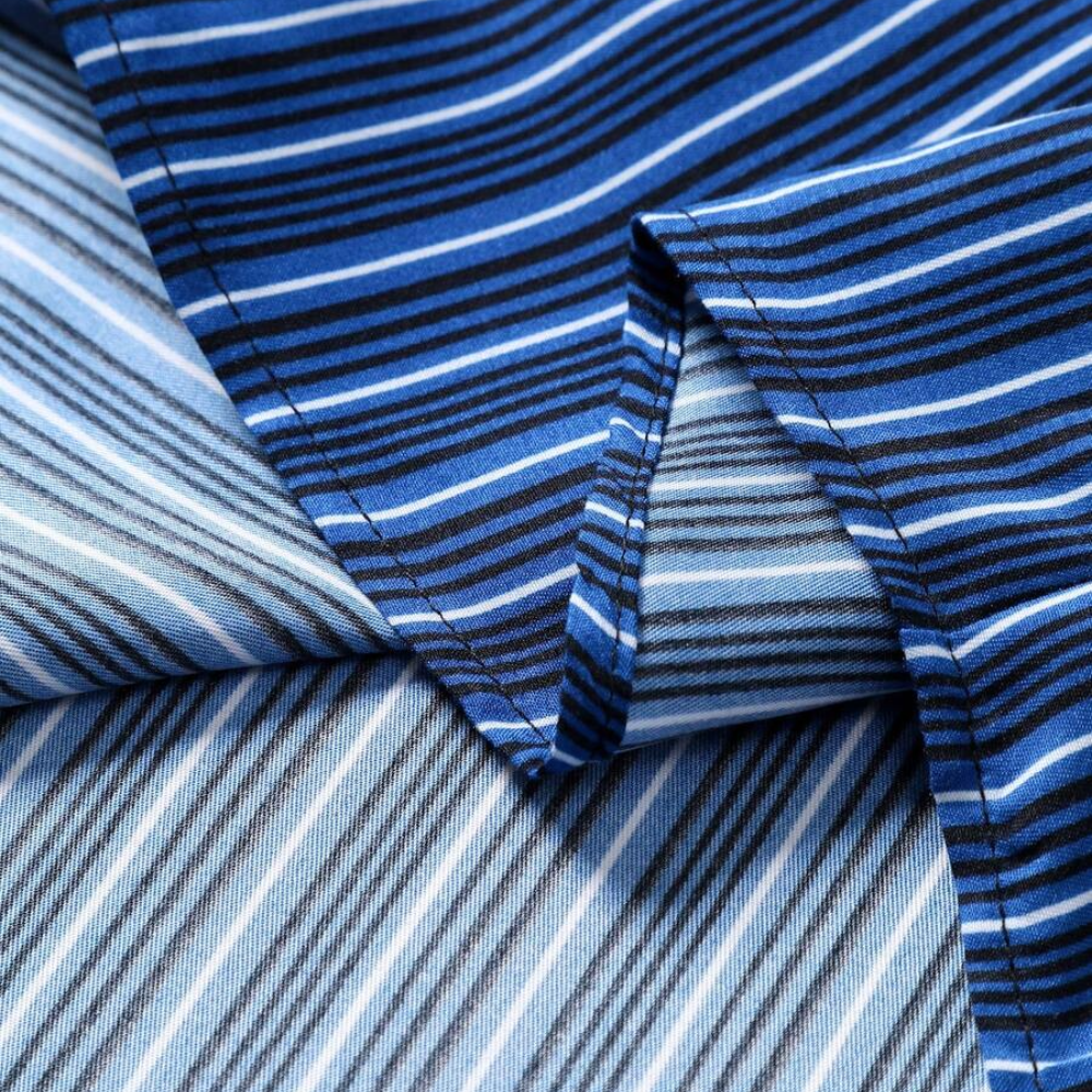 Detalhe do tecido listrado azul da Camisa Vinser Fortaleza, destacando o acabamento e a textura da estampa