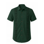 Camisa masculina Vinser Guaratuba verde-escura com detalhes estampados em preto nas laterais frontais.