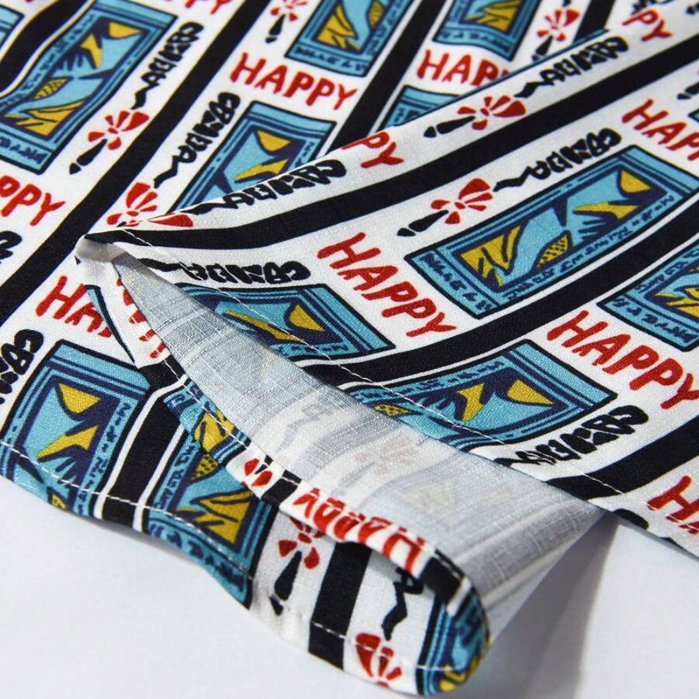 Detalhe do acabamento e tecido da camisa Vinser Happy masculina estampada