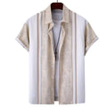 Vista frontal da Camisa Vinser Havana em branco com listras verticais e detalhes texturizados em bege, manga curta, gola tradicional e caimento leve, ideal para um visual elegante, fresco e sofisticado.