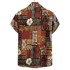 Camisa masculina Vinser Itamaracá vista de costas, com estampa étnica geométrica em tons terrosos, vermelho, preto e bege.