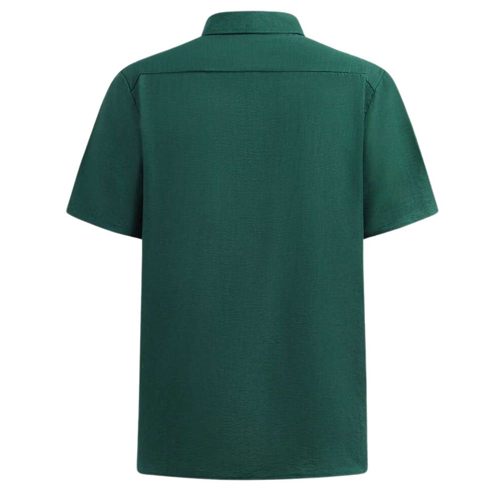 Vista traseira da Camisa Vinser Jade em verde-esmeralda, com modelagem de manga curta, caimento leve e tecido respirável, ideal para um visual casual sofisticado.
