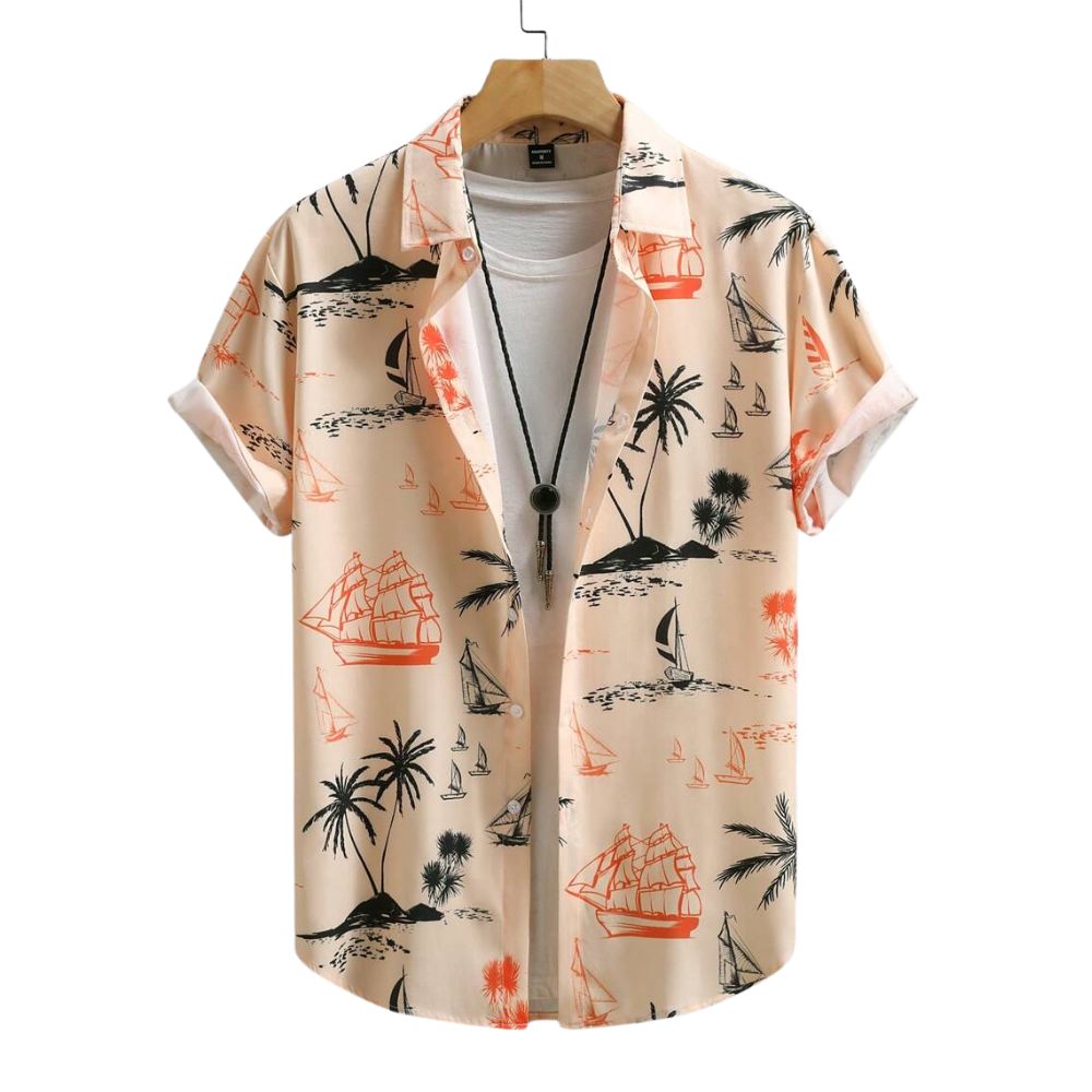 Camisa masculina Vinser Jeribá bege com estampa de barcos, coqueiros e paisagens litorâneas em preto e laranja.