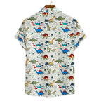 Vista traseira da camisa masculina Vinser Jurassic Branco com estampa colorida de dinossauros, manga curta e acabamento premium.