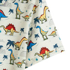 Detalhe da manga da camisa masculina Vinser Jurassic Branco com estampa colorida de dinossauros e acabamento premium.