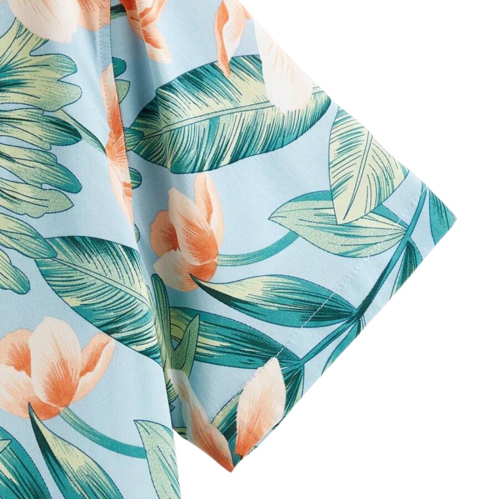 Detalhe da manga da Camisa Vinser Lanika masculina com estampa floral tropical