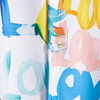 Detalhe do tecido da camisa Vinser Love Riviera com estampa exclusiva.