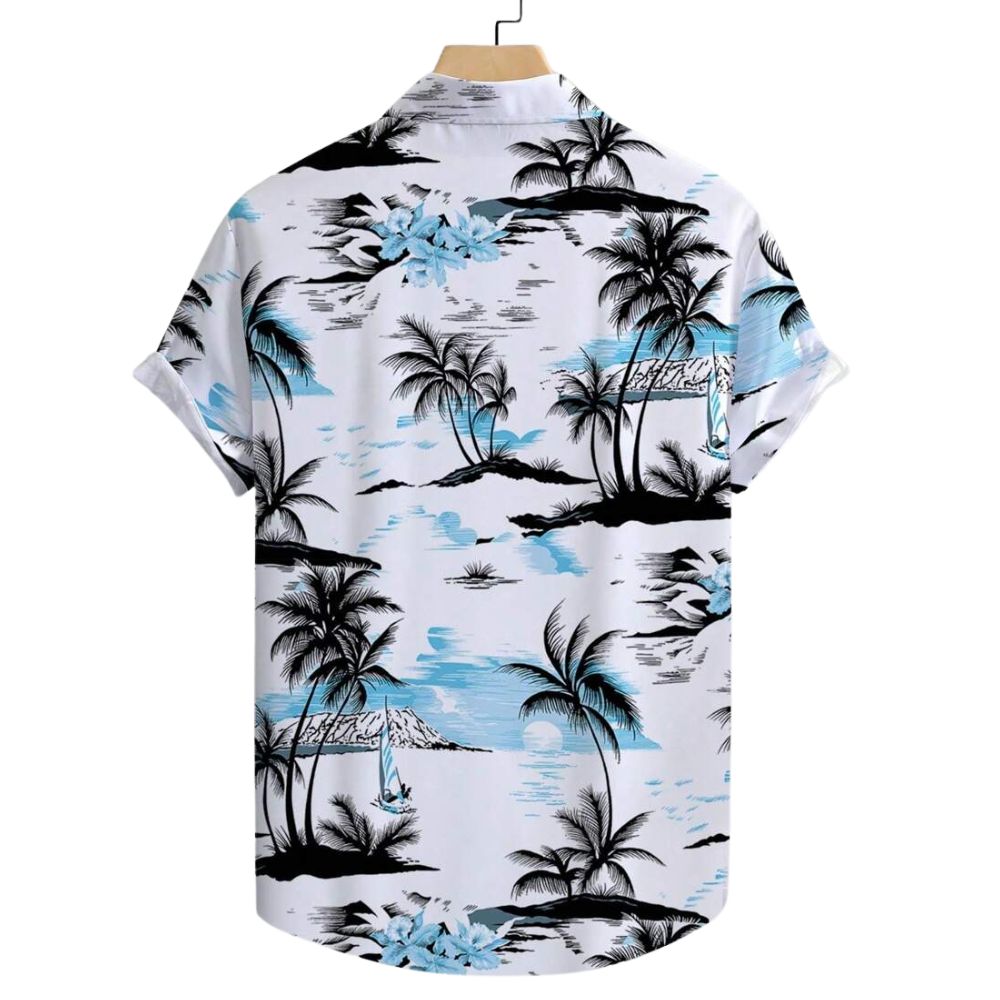 Vista traseira da Camisa Vinser Mar, destacando a estampa tropical com coqueiros, paisagem litorânea em preto e azul sobre fundo branco, modelagem reta e tecido leve de caimento confortável.