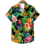 Vista frontal da Camisa Vinser Maui com estampa tropical de folhas, flores e abacaxis coloridos sobre fundo preto, manga curta, gola tradicional e caimento leve, ideal para um visual vibrante, descontraído e sofisticado.