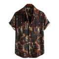 Camisa masculina Vinser Niterói de manga curta com estampa geométrica abstrata em tons escuros, vermelho, marrom e dourado.