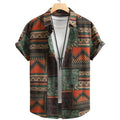 Vista frontal da Camisa Vinser Nomad com estampa patchwork geométrica em tons de verde, terracota, bege e marrom, modelagem de manga curta, gola tradicional e caimento leve, ideal para um visual casual e sofisticado.