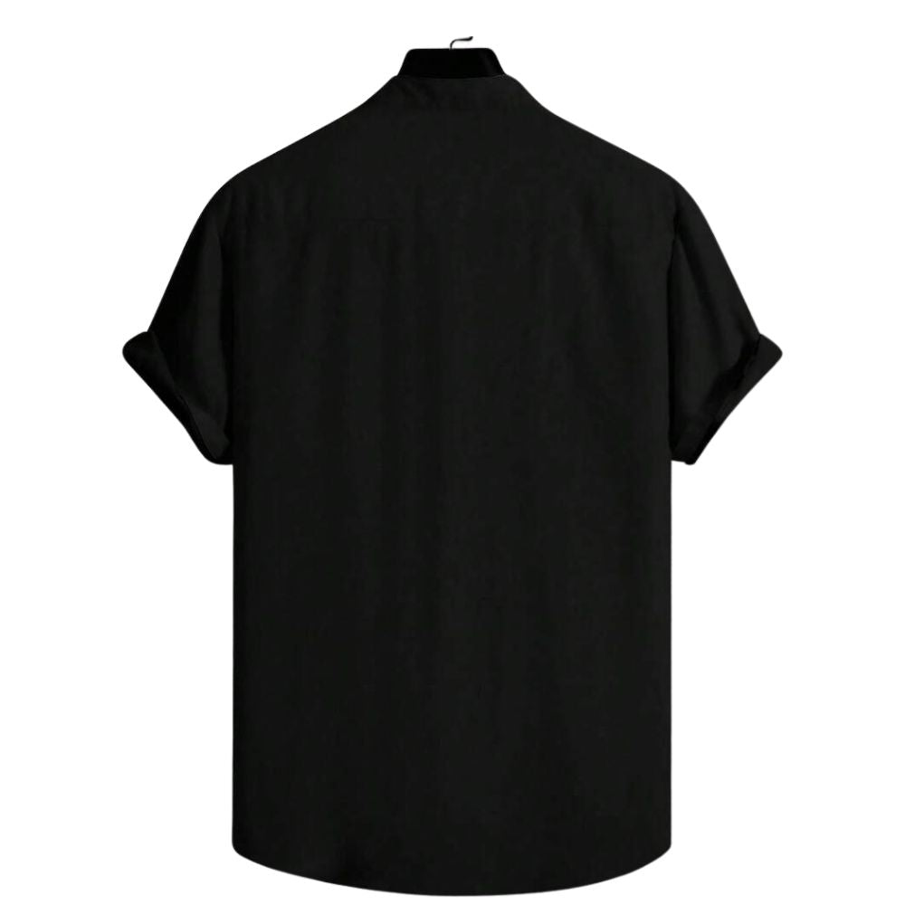 Vista traseira da camisa masculina Vinser Pipa preta de manga curta com modelagem premium