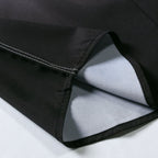 Detalhe do acabamento e costura da camisa masculina Vinser Pontado Sol em preto e branco.